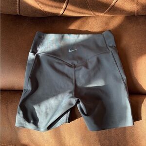 Nike Women's Universa shorts